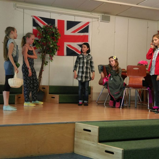 theaterschm_05 Montessori-Schulzentrum Leipzig - Neuigkeiten Grundschule - 5 Schwestern in London