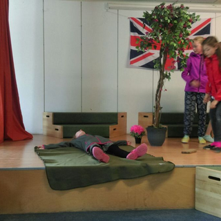 theaterschm_06 Montessori-Schulzentrum Leipzig - Neuigkeiten Grundschule - 5 Schwestern in London