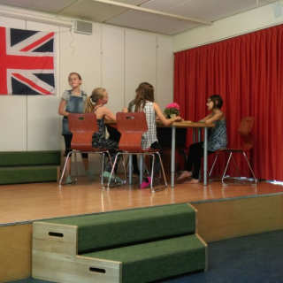 theaterschm_07 Montessori-Schulzentrum Leipzig - Neuigkeiten Grundschule - 5 Schwestern in London
