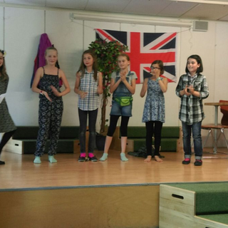 theaterschm_09 Montessori-Schulzentrum Leipzig - Neuigkeiten Grundschule - 5 Schwestern in London