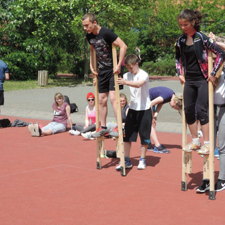 sportfest2 Montessori-Schulzentrum Leipzig - Neuigkeiten - Treppenlauf, Gesäßrutschen und Co