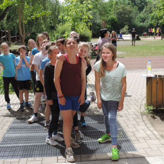 sportfest3 Montessori-Schulzentrum Leipzig - Neuigkeiten - Treppenlauf, Gesäßrutschen und Co