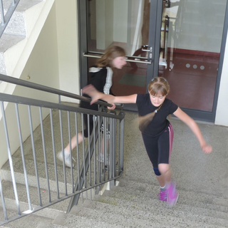 sportfest4 Montessori-Schulzentrum Leipzig - Neuigkeiten - Treppenlauf, Gesäßrutschen und Co