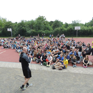 sportfest8 Montessori-Schulzentrum Leipzig - Neuigkeiten - Treppenlauf, Gesäßrutschen und Co