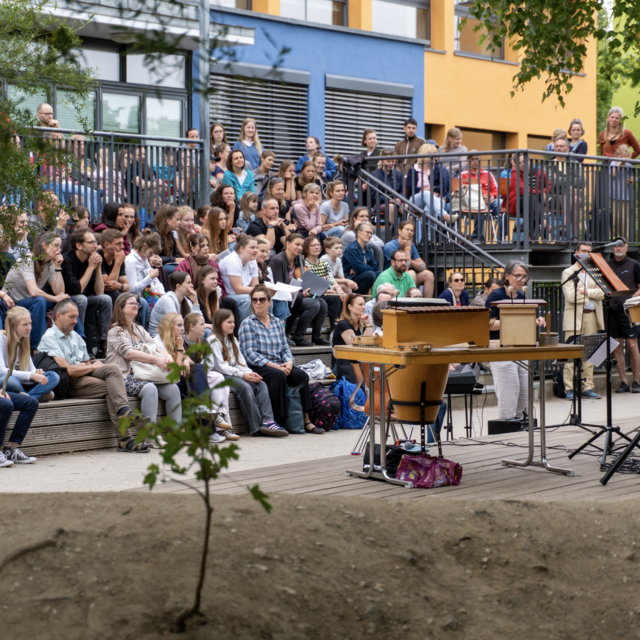 Foto: Wendel Simon s_fld49_bildschirmfoto-2026-06-19-um-08.31.04 Montessori-Schulzentrum Leipzig - Neuigkeiten Oberschule - Bühne frei!