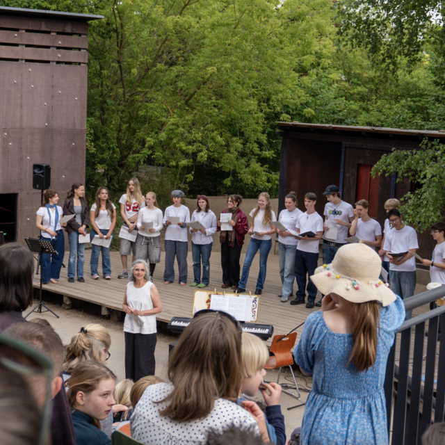 Foto: Wendel Simon s_fld49_bildschirmfoto-2026-06-19-um-08.31.18-1 Montessori-Schulzentrum Leipzig - Neuigkeiten Oberschule - Bühne frei!