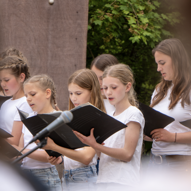 Foto: Wendel Simon s_fld49_bildschirmfoto-2026-06-19-um-08.31.21 Montessori-Schulzentrum Leipzig - Neuigkeiten Oberschule - Bühne frei!